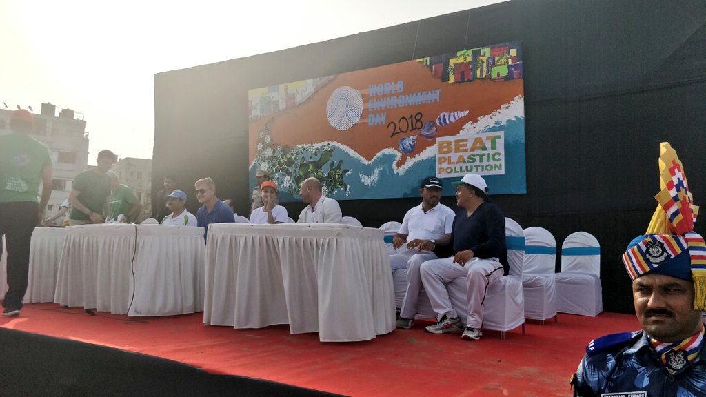 withSNirupam's tweet photo. Mumbai Congress President @sanjaynirupam at Versova Beach for #BeatPlasticPollution initiative. https://t.co/iUoZl0j5nW
