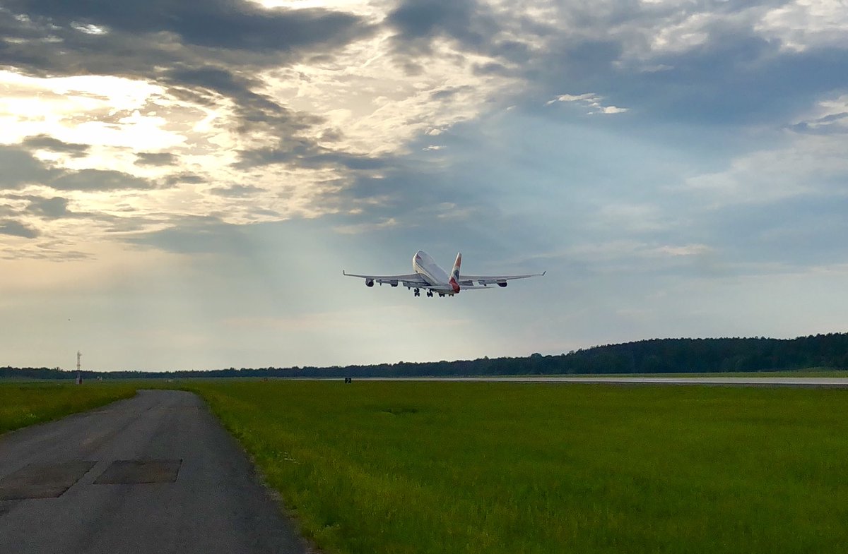 FlyingHighRyan's tweet image. I often ask myself what makes aviation so special. Is it the miracle of flight? Absolutely. But I also like to think about what we are doing: connecting people from all walks of life. To most, these trips are significant life events. To us, they’re just another day in the life.