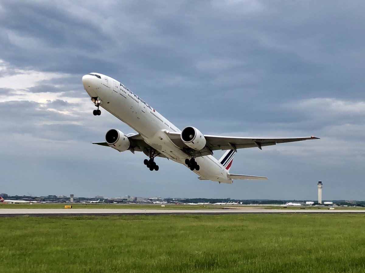 FlyingHighRyan's tweet image. I often ask myself what makes aviation so special. Is it the miracle of flight? Absolutely. But I also like to think about what we are doing: connecting people from all walks of life. To most, these trips are significant life events. To us, they’re just another day in the life.