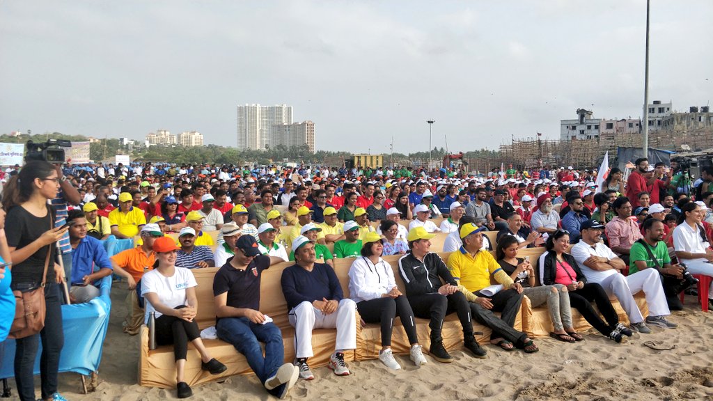 withSNirupam's tweet photo. Mumbai Congress President @sanjaynirupam at Versova Beach for #BeatPlasticPollution initiative. https://t.co/iUoZl0j5nW
