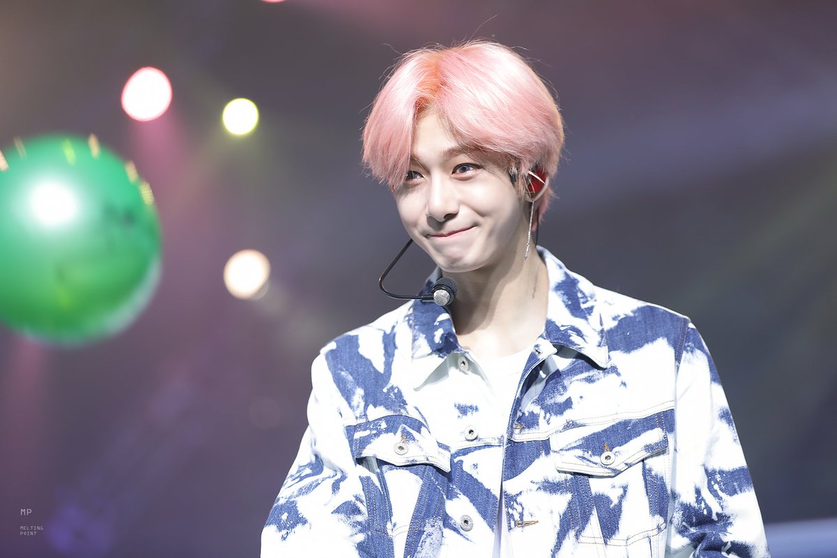 180526

공놀이_얼굴점수_만점💯

#HYUNGWON #형원 #MONSTA_X #몬스타엑스 @OfficialMonstaX