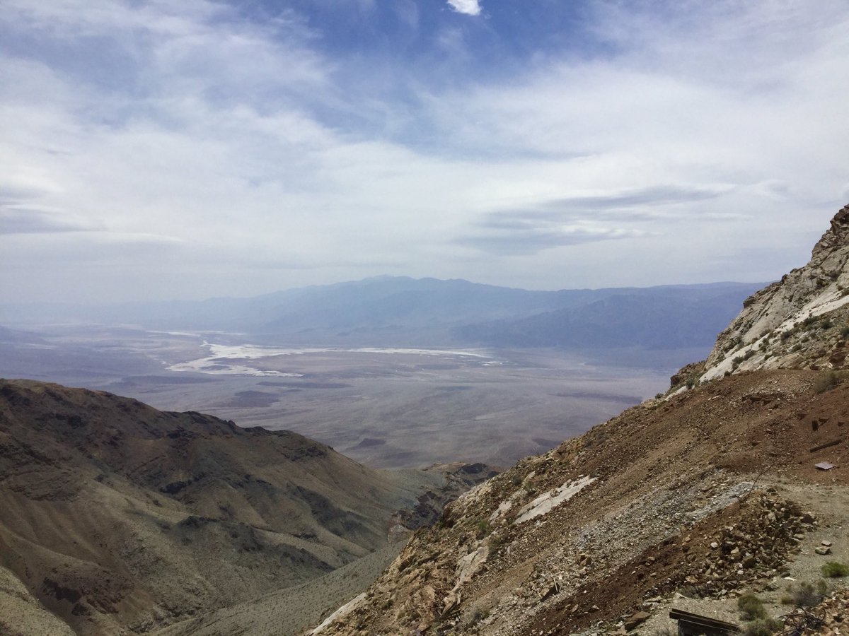 yujachingu's tweet photo. And homesick for this... #DeathValley #darkskies #nopavement #quietisolation 🙏🏼🙏🏼🙏🏼 https://t.co/edVDbVht4j