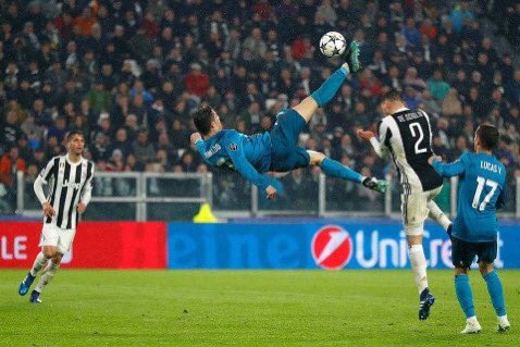 AgbaKobz's tweet photo. Let’s settle this, who did it better?

RT for Cristiano Ronaldo
LIKE for Gareth Bale

#UCLfinal
#ChampionsLeagueFinal https://t.co/KR086wxtT2