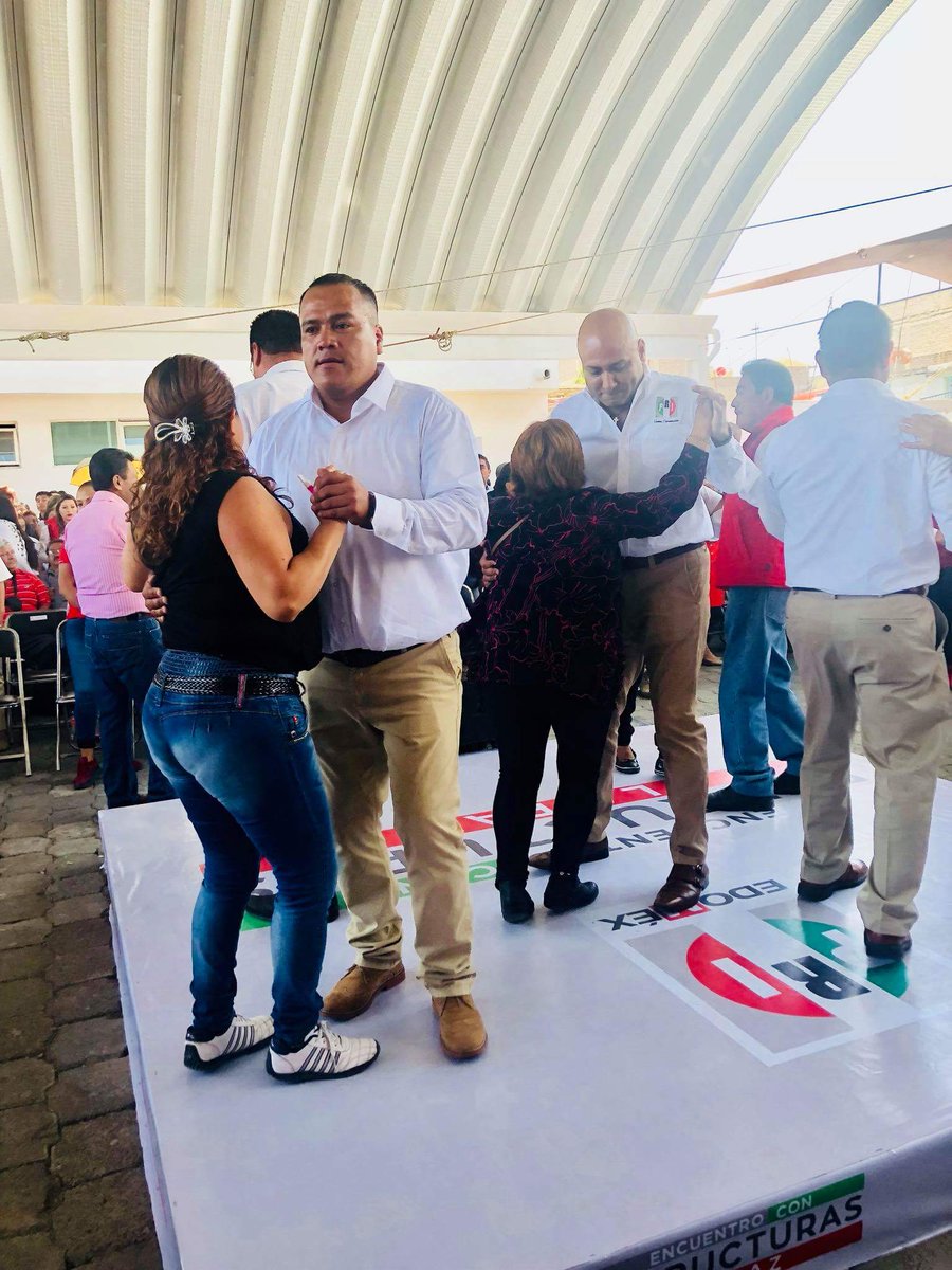 nglapaz's tweet photo. Encuentro de Estructuras con el Presidente del Comité Directivo Estatal Mtro. Ernesto Nemer Alvarez  una fiesta priísta 🎉
#MiguelRivera
#VamosPorLosCinco
#PriLaPaz
#SomosNuevaGeneracion

Comite Municipal pri La Paz
PRI ESTADO DE MÉXICO https://t.co/5Isc8dAhgN