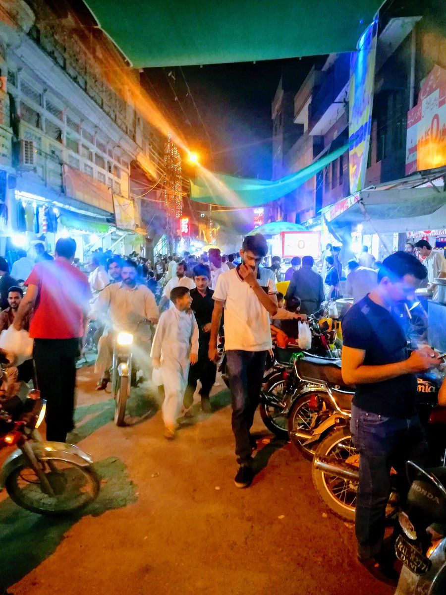 I've been living in twin cities since birth but had first and memorable experience of #sehri at #Kartarpura food Street #Rawalpindi tonight..
I wish it was more developed like food streets in Lahore.. 
#TasteofPakistan
