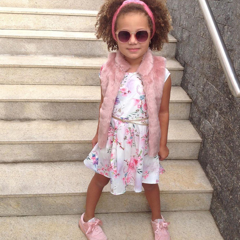 Coloritta_com's tweet image. Alerta fashion! A mini blogger @pietra_vieira é puro estilo no look #coloritta c... instagram.com/p/BjQeeevhJew