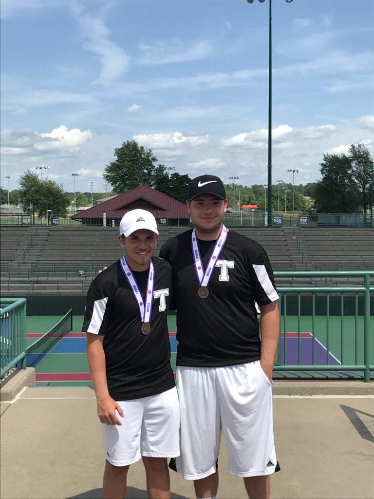 TrentonBulldogs's tweet photo. State Medalists from this weekend. Each also earn All-State status!! Good day to be a Bulldog!! 
#GoBulldogs🐾 https://t.co/GyQqsQMYzM