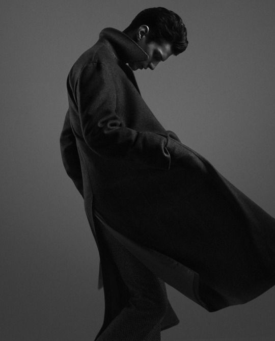 𝐘𝐨𝐮𝐧𝐠 𝐁𝐫𝐮𝐜𝐞 𝐖𝐚𝐲𝐧𝐞 

~Not new to RP or Bruce's Wayne character 
~New to Twitter
~Not a native English/Not a grammar nazi
~21+
~Multishipper
~Straight
~One Liner/Para/MultiPara
~Open to SL &amp; plotting
~Banter welcomed
~Crossover &amp; OC selective
~RP via DM or TL