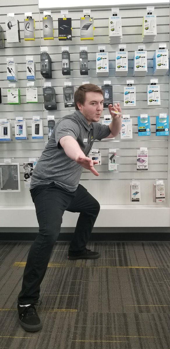 Brookfield_WC's tweet photo. We love to have fun at work, it's contagious! Meet Aaron; outside of wowing customers he loves to cook and volunteer to give back to the community! #sprint #wirelesschoice #brookfield #milwaukee @sdykow01 @DKavelaris @asayegh26 @TheMoeSalah @isayegh21 @asalah1184 https://t.co/imQIvYXsNk