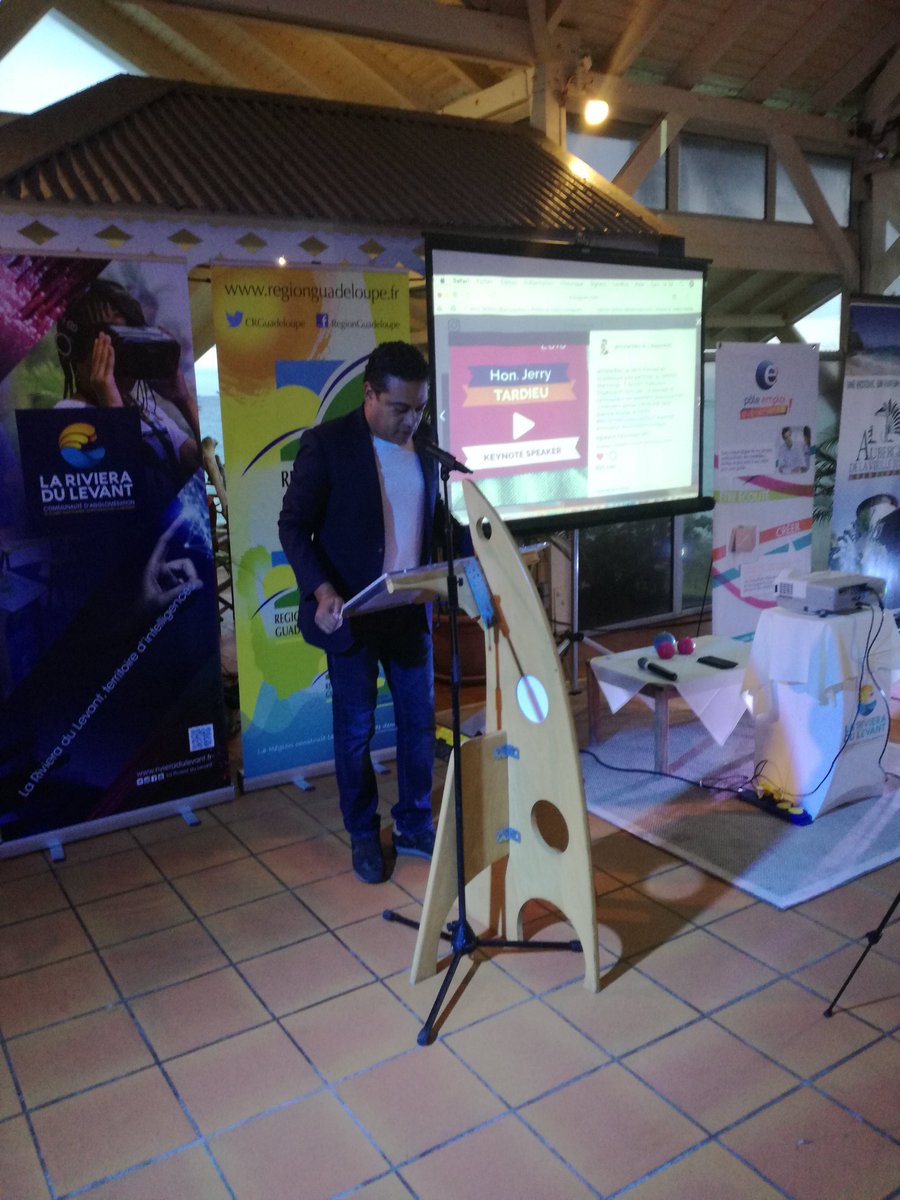 Mycho's tweet photo. La keynote de @JerryTardieu, député de Pétion-Ville en #Haïti, a débuté. Il livre la "stratégie numérique indirecte" qui a contribué à ce qu'il soit élu brillamment. #STGP18 #Guadeloupe #Caraibe https://t.co/HejR9X3skN