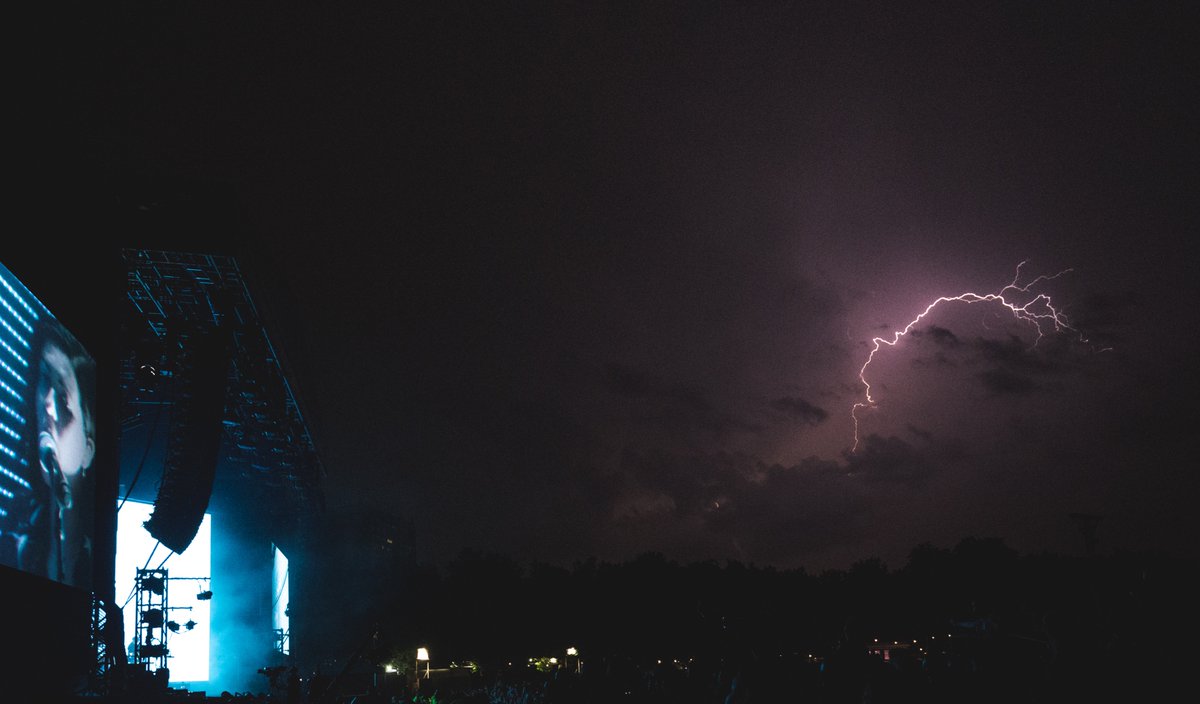 allpointseastuk's tweet photo. You know it's an epic night when lightning comes to play. 
📸 @thancophoto https://t.co/82WviuH5Tb