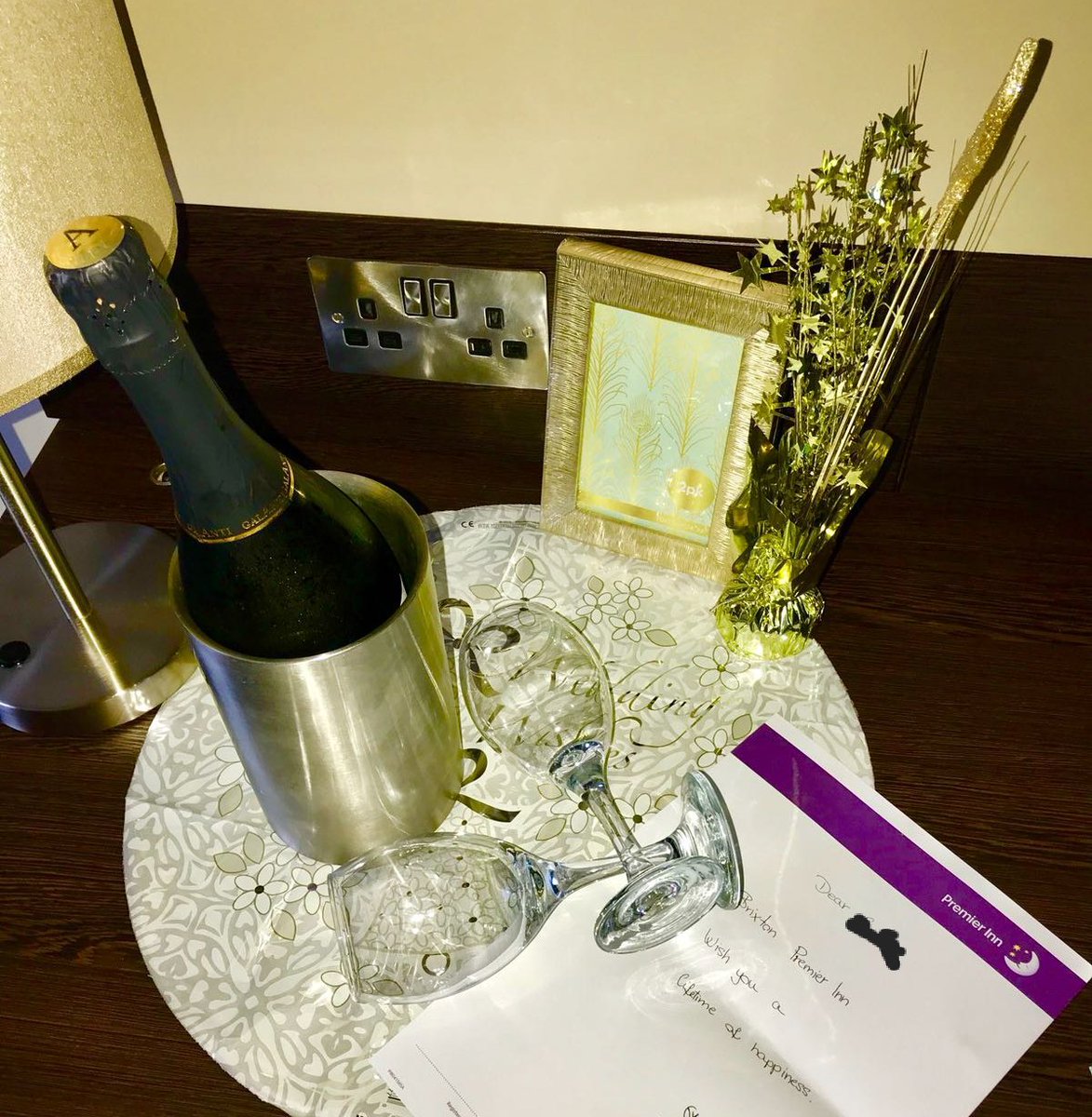 This is your special day and we want you to frame your picture and make it even more memorable for you &amp; us! #piwowsummer <a href="/SDEBDD/">simon ewins</a> <a href="/LauraEvans81/">Laura EvansWrobleski</a> <a href="/didimhm/">Didi</a> @KAbdi05 <a href="/londonCSPI/">LondonCentralSouthPI</a> <a href="/LAhMostloved/">LAhMostloved</a>