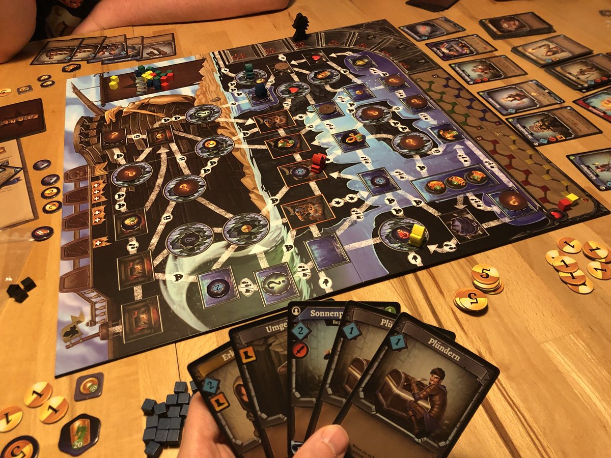 Krimimaster's tweet image. Ups, der Drache hat schlechte Laune. #klong! mit @brettagoge @silbernespinne @bretterburg