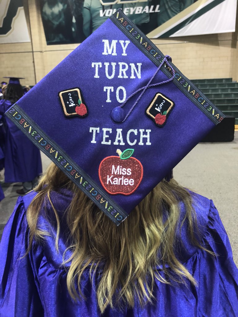 RoyalZetch's tweet photo. #NextLevelRoyal 💜 love these grads!!!! https://t.co/uvu8fXc7SL