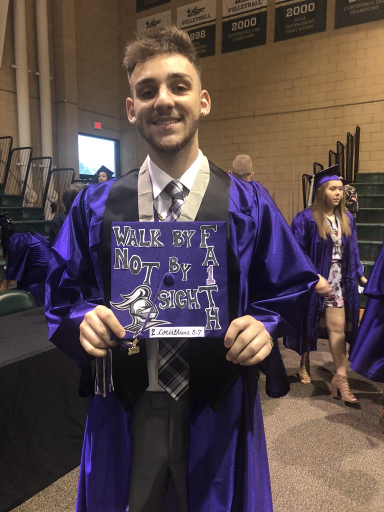 RoyalZetch's tweet photo. #NextLevelRoyal 💜 love these grads!!!! https://t.co/uvu8fXc7SL
