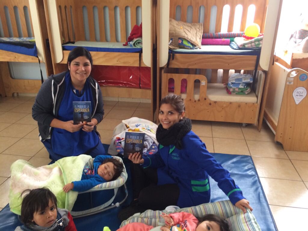 Hugo_Fajardo's tweet photo. Todas las tias del Jardin de la Junji recibieron el libro en nuestro #ImpactoEsperanzaMChP y feliz de saber que tienen a su disposición #ElPoderDeLaEperanza @prjbf @abcastillor @Esteban_ct @adventistasmchp https://t.co/5I6oOS3NDo