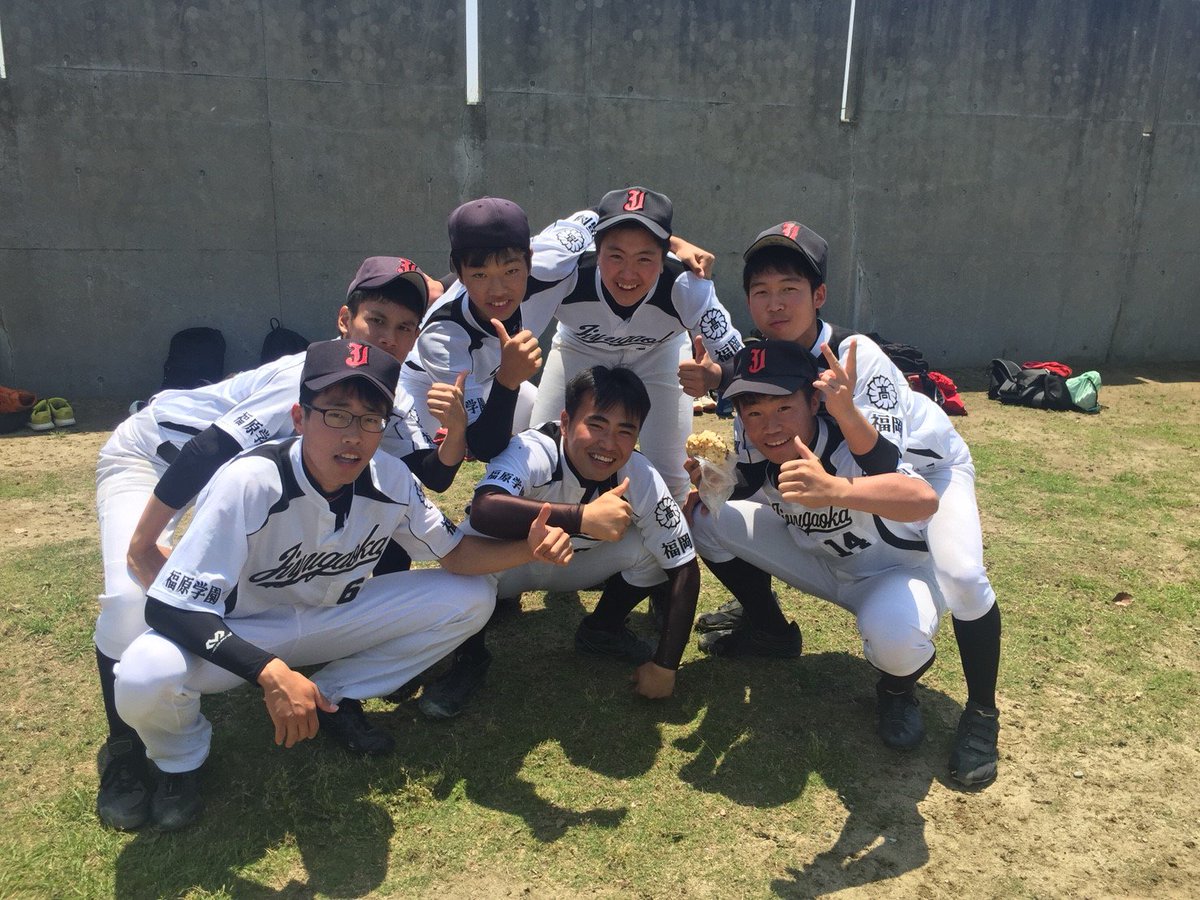 mickey010330's tweet photo. ソフトボール部引退しました！
最後の試合出ることが出来なくてめちゃくちゃ悔しかったけど、こんなに悔しいと思ったのは2年の夏休みにかつやに守備とバッティングを基礎から教えてもらい、そして練習が終わってからは残って遅くまでティーを一緒にしたからだと思います！ https://t.co/kGQT0a9abU