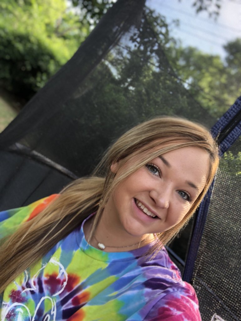 anniegraham16's tweet photo. 🌈🤪 https://t.co/vcoXnkbL59