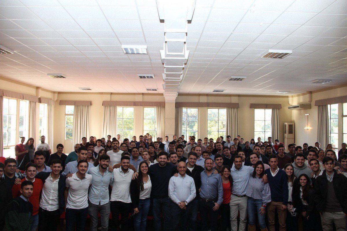 ManuCisneross's tweet photo. A PASO FIRME 👣

Las distintas juventudes bonaerenses que formamos parte de #Cambiemos, nos reunimos en #VicenteLopez para debatir y seguir formándonos, ya que estamos convencidos de que todavía falta mucho, para lograr el cambio real en nuestra provincia. https://t.co/Tn08Eh9c0S