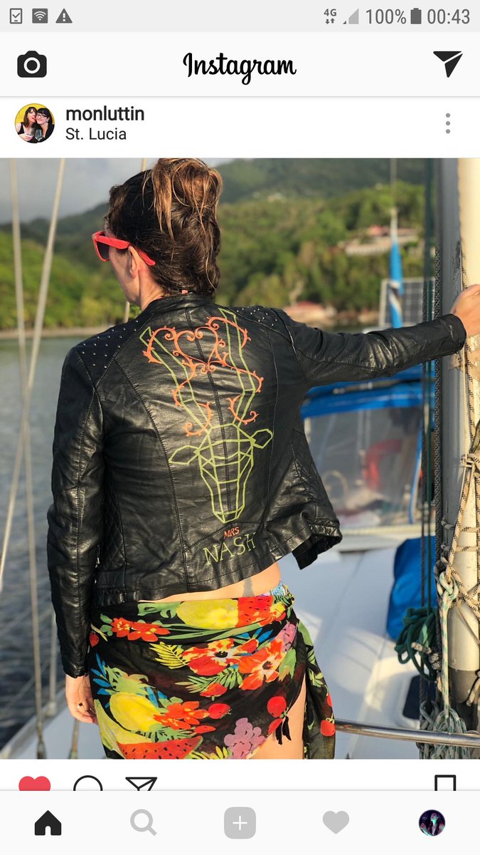 Trizz_Streamz's tweet image. Squeeze another one of my painted jackets is on tour of the world! #paintedjacket #art #fashion #makeitathing