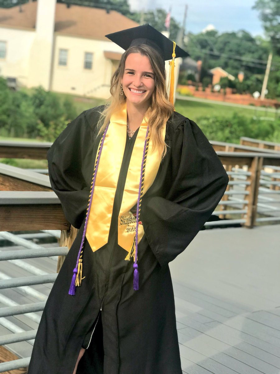 vickgmauro's tweet photo. Class of 2018, it’s been a ride but we did it🖤💛 SKIPSTONE ACADEMY~ https://t.co/Gf5n6mYSAJ