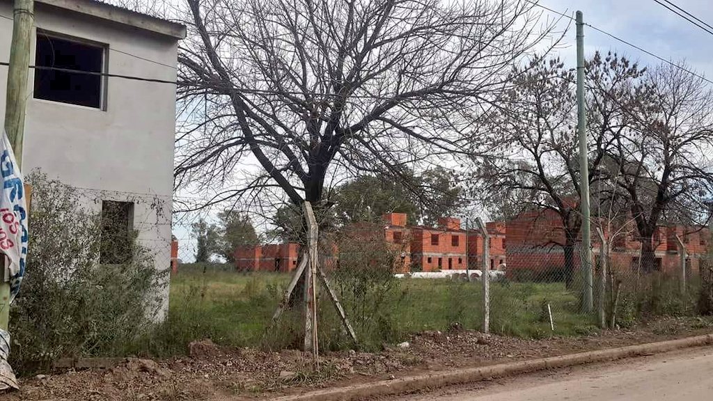 francolaporta's tweet photo. Desde el concejo deliberante hicimos
#PedidoDeInformes sobre #PlanDeViviendas B° #SantaBrígida #SantaMaría #SanMiguel que hace 11años el municipio está construyendo y no termina.
Cambiemos lo mando a archivo y nos quedamos sin información para darle a los vecinos. #PocaDemocracia https://t.co/ZGjdzWEdzk
