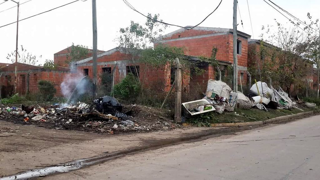 francolaporta's tweet photo. Desde el concejo deliberante hicimos
#PedidoDeInformes sobre #PlanDeViviendas B° #SantaBrígida #SantaMaría #SanMiguel que hace 11años el municipio está construyendo y no termina.
Cambiemos lo mando a archivo y nos quedamos sin información para darle a los vecinos. #PocaDemocracia https://t.co/ZGjdzWEdzk