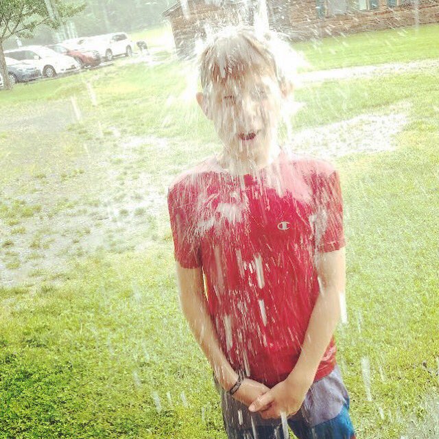 CherylPreheim's tweet photo. Embracing the rain.
#CreativeSwimming
#smokeymountains #camp
#11Alive https://t.co/1299rRl20L