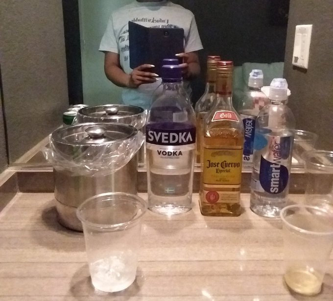 The night is young 😸😸😸💯💯 https://t.co/FEWwlCpojp<a href="/tag/friends"class="tags"><span>#friends</span></a><a href="/tag/fans"class="tags"><span>#fans</span></a><a href="/tag/exxxotica"class="tags"><span>#exxxotica</span></a><a href="/tag/fansign"class="tags"><span>#fansign</span></a>