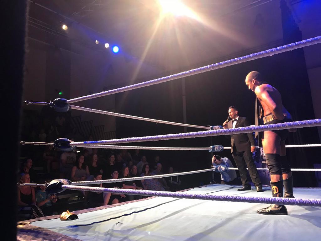 MrDariusCarter's tweet photo. Day 3 of my #UKTourII, and another night of glory for your @LDNwrestling #BritishCapitalChampion! Faced @AlanLeeTravis in Singles action, then competed in an 8-Man Elimination Tag immediately after.

Was grande wrestling in Myplace, Romford, 🇬🇧...despite the plebeian crowd. 😔 https://t.co/E0Fvg7OAE6