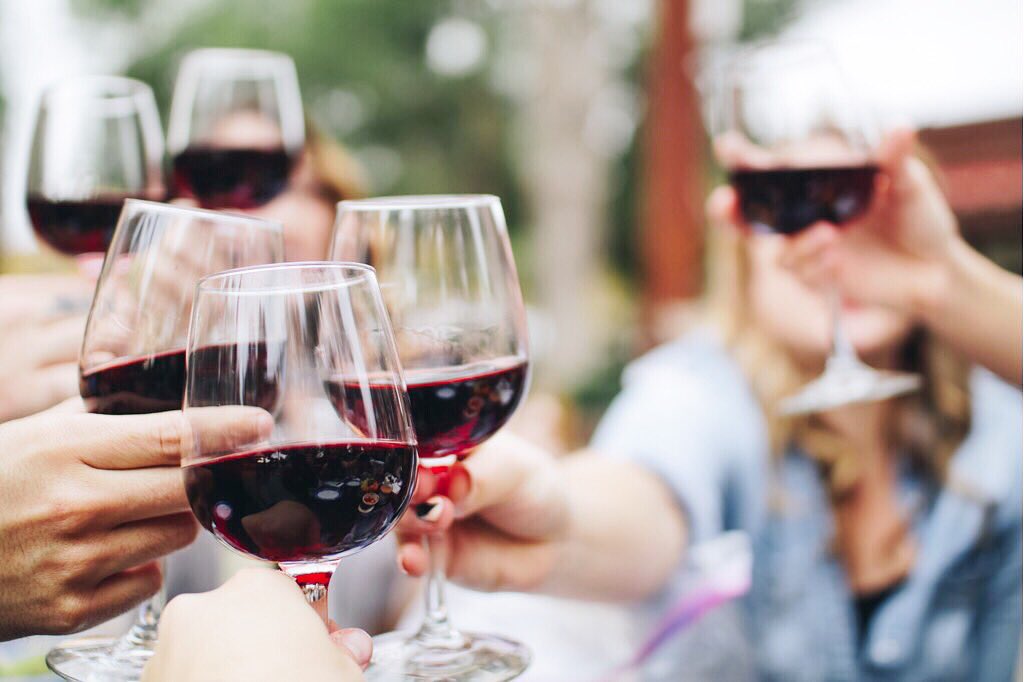 Cheers to a 3-day weekend! 🍷#MemorialDay #VivianiWines  #Chicago #wine #cheers