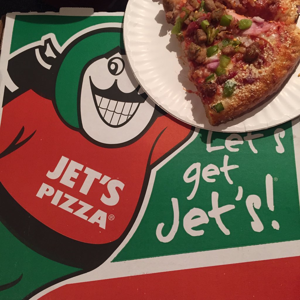 LadyLakeMusic's tweet photo. #Celebrating ๐๐ฅ๐#MemorialDayWeekend with @JetsPizza at @LadyLakeMusic #letsgetjets @TwinRadio1 @DrJimmyStar @LadyLakeJen @davidmartinezmu @johndadamo #pizza #pizzadelivery #TropicalStormAlberto โ๏ธ๐ฆ https://t.co/SrtoJocJum