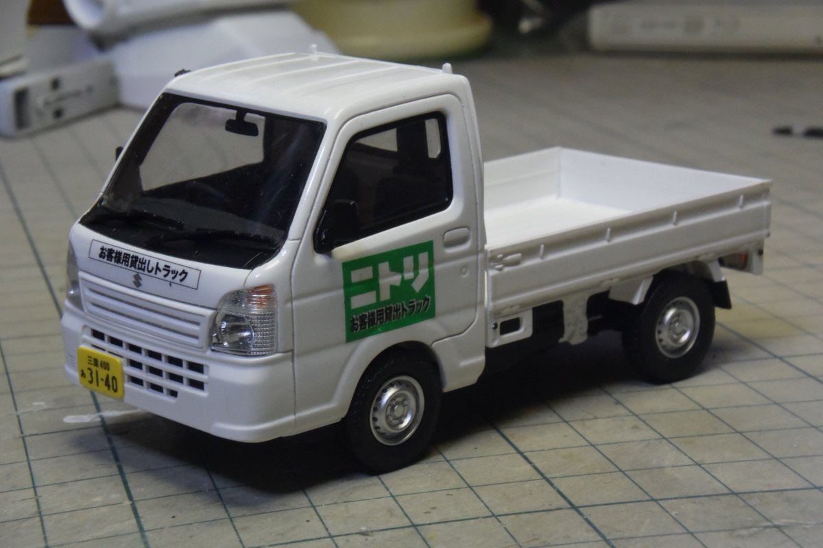 棚瀬和重 Twitterren トミーテックさんのスズキ キャリーニトリお客様貸出仕様 大体完成 下廻りや室内の再現度がすごくて組んでいて楽しくなるキットです フロントバンパーやヘッドライトの収まりがイマイチなので 各パーツを削り込んで面が揃うように調整したと