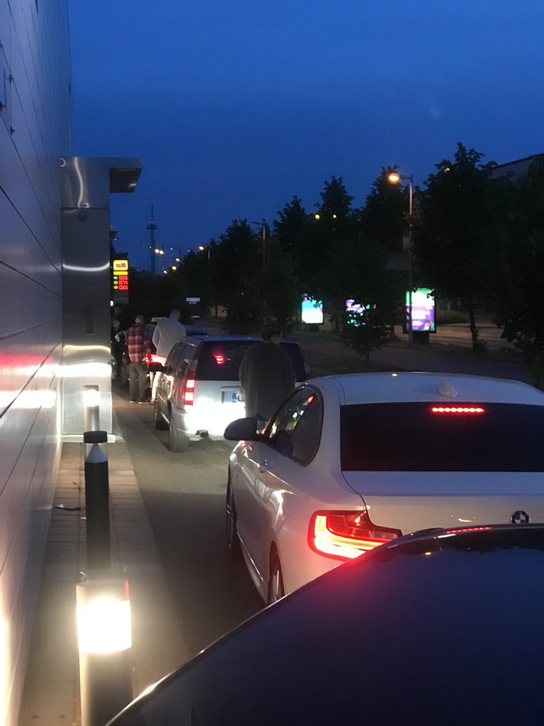 fernandezjaime's tweet photo. @McDonaldsFI don’t you think it’s dangerous that the customers must stand between the cars on your drive-through??? I think it’s pretty irresponsible and lazy of you ☹️ #McDonalds https://t.co/bhVpEJY6wK