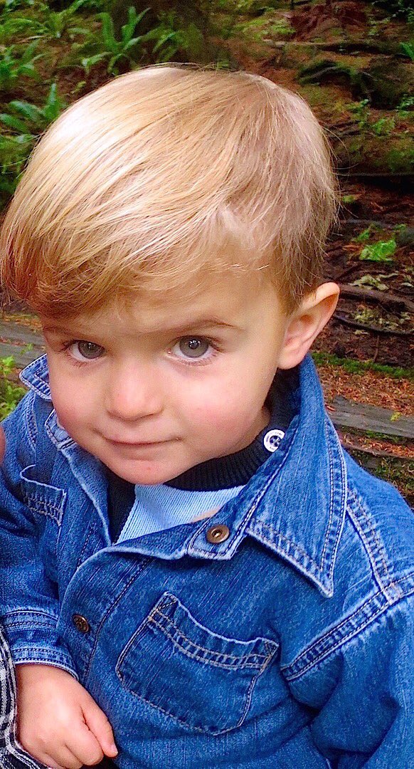 sebastianB_R's tweet image. The photo that started it all! Something about this photo.  @Premiere_Talent @trudy_ptm #kidactor #firstheadshot #vancouveractor #kidactor #actorslife