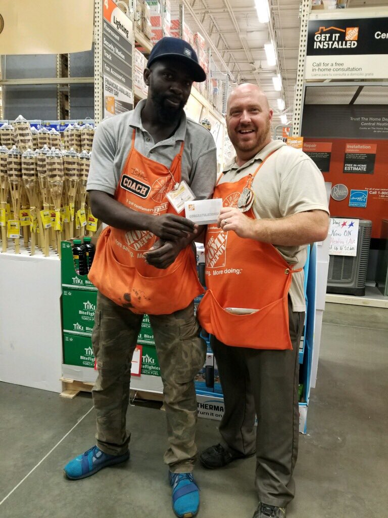 mikeyoungsr15's tweet photo. Just had the honor of giving Isaac his platinum Homer Award!!!! It is so much fun working with this awesome associate. @eric_tweddle @mikebreezzy @THDzsazsa @JoeBechtelTHD @MattGilreathHD https://t.co/qlbxKXtBI4