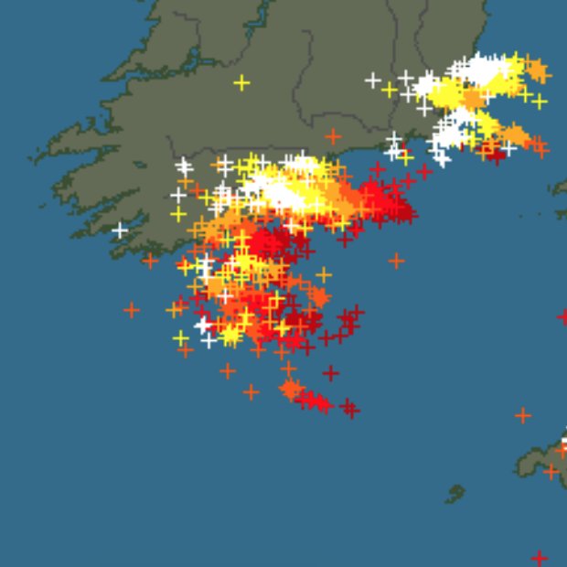 CorkFloods's tweet photo. Lightening &amp; Thunderstorms over Cork tonight: https://t.co/CioBQrPmmN