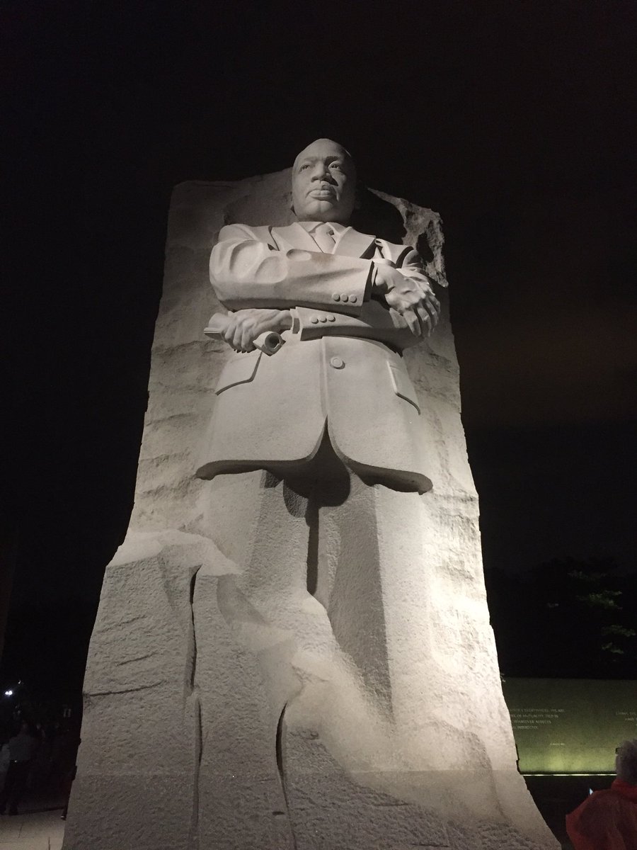 dmsdctrip's tweet photo. DC monuments by night! #dmsdc2018 https://t.co/CwrTijyTJD