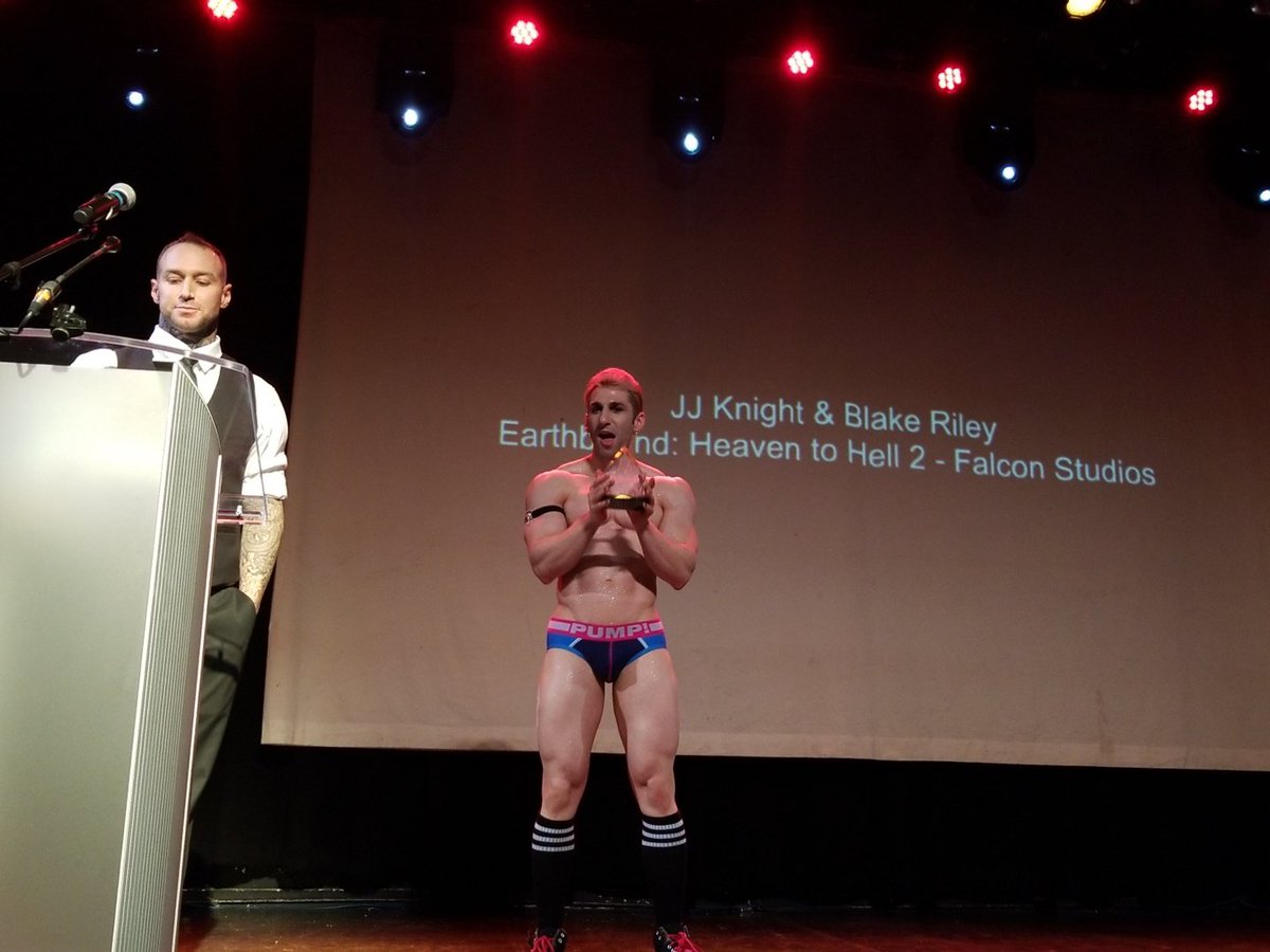 Origamigui's tweet photo. "Hottest Rimming" goes to @JJKnightXXX & #BlakeRiley for #EarthboundHeavenToHell @FalconStudiosPR @DJChiChiLaRue @mrPam @Grabbys @MrDimarco https://t.co/Rl0kWg3mBj
