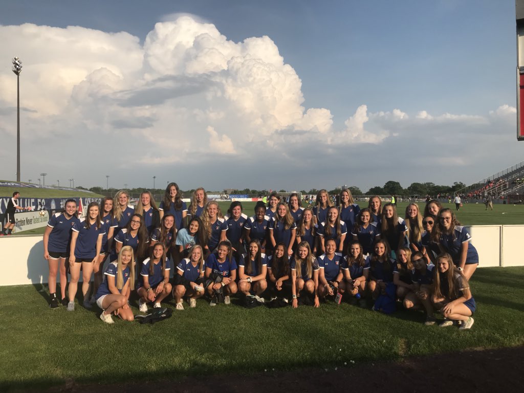 Thank you to @SkyBlueFC for hosting us and @smccaskill_21 for speaking to our girls tonight!!!
#wearthebadge #scufcfam #bemore #skyblue