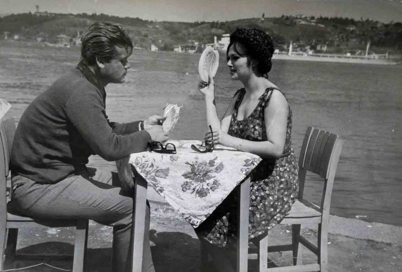 Emchaklarni yalaydi, klitorisni silaydi, sikadi Xonimlar toda porno tomonidan barda becerdin