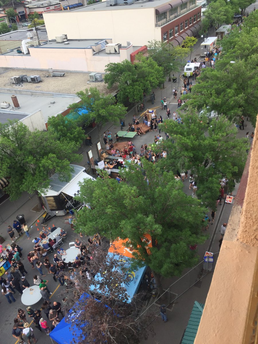 maeve3313's tweet photo. #partyintheloops #brewloops #bcccagm66 #rockymountaineer Street party!! https://t.co/TKEqS4jUE8