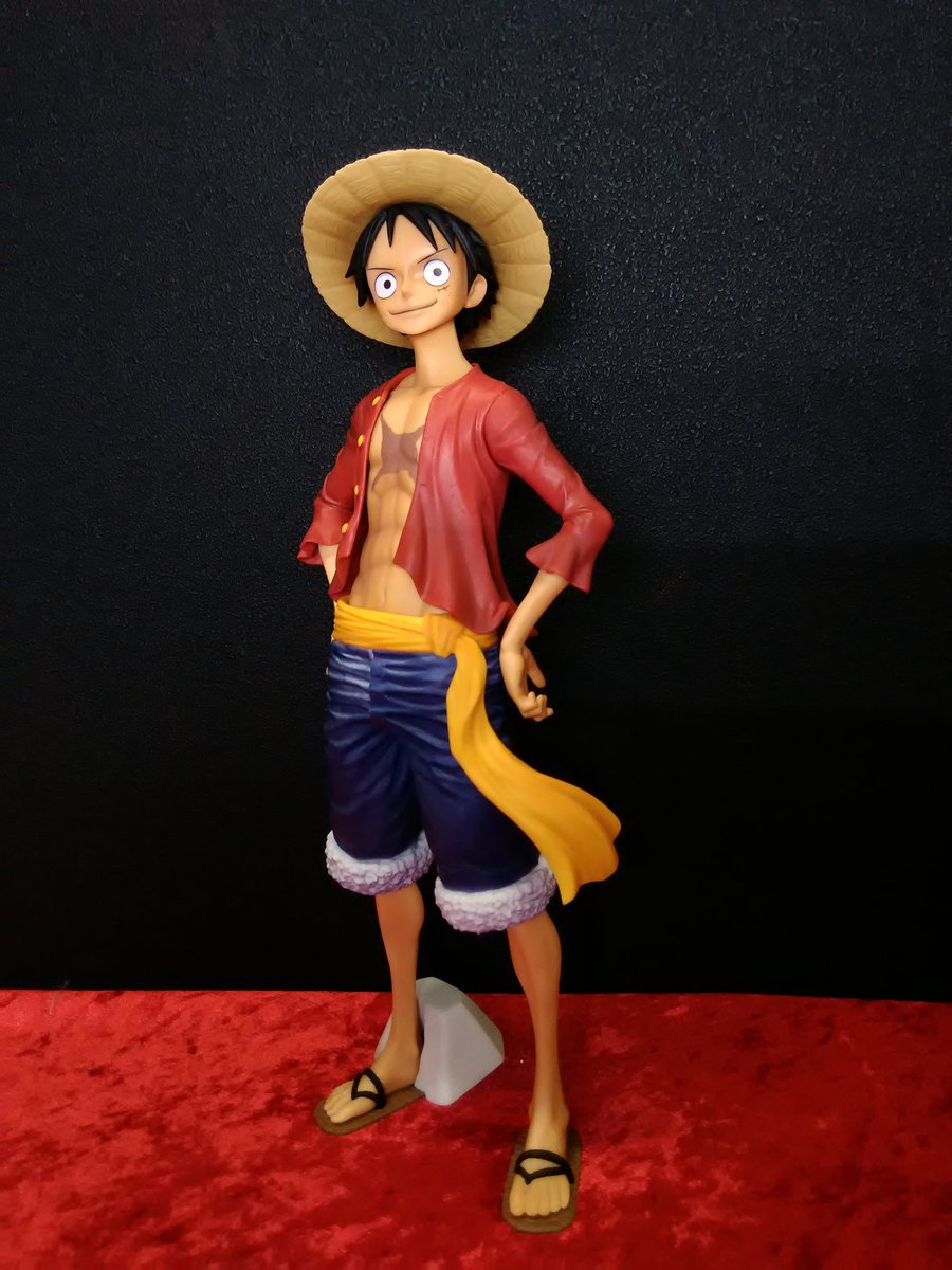 ラウンドワンスタジアム函館店 最新景品 ワンピース新フィギュア入りました とにかく大きいルフィと精巧な作りで迫力あるジンベエが登場です ルフィは顔パーツが2種類あるのでお好きな方をつけて飾ってくださいね ᴗ ラウワン 函館