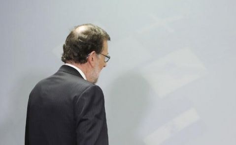 puchero344's tweet photo. Julio Borges se reunió con Tillerson. LO DESTITUYERON
Julio Borges se reunió con Kuczynski. RENUNCIÓ POR CORRUPTO.
Julio Borges se reunió con Rajoy. MOCIÓN DE CENSURA.
Donald Trump debe haber pedido que ni lo dejen aterrizar en Washington. https://t.co/Hat8OydtDj