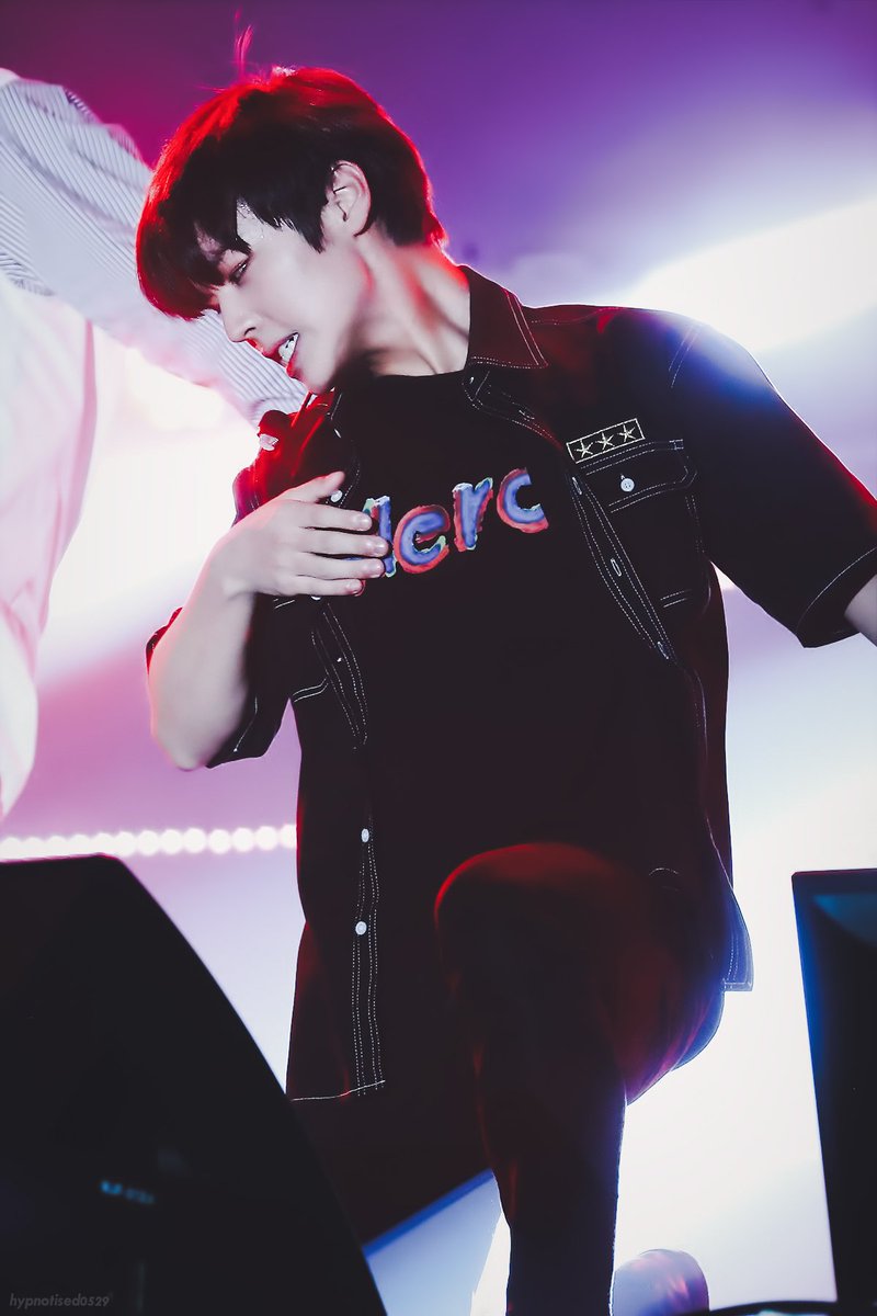 hypnotised_0529's tweet photo. 180526 #박지훈 법적으로 박지훈씨 웨이브를 금지 시켜야합니다. 심장이 막 뛰어서 죽을 것 같습니다.🚑🚑🚑 https://t.co/t1UD7G7xb0
