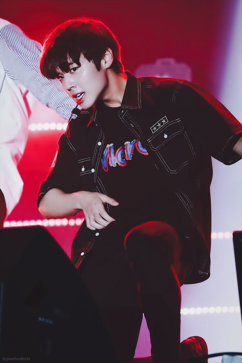 hypnotised_0529's tweet photo. 180526 #박지훈 법적으로 박지훈씨 웨이브를 금지 시켜야합니다. 심장이 막 뛰어서 죽을 것 같습니다.🚑🚑🚑 https://t.co/t1UD7G7xb0