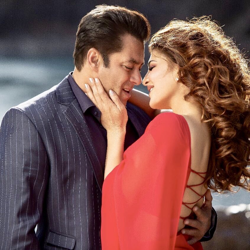 BSKFanClub's tweet photo. A still of #SalmanKhan and #JacquelineFernandez from #Race3. 😘 https://t.co/viszevoKFG