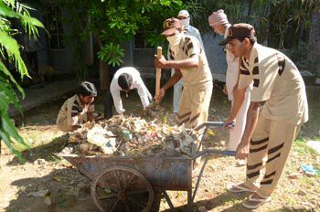 DkDavindersaab's tweet photo. #CleanlinessCampaigns_ByStRamRahimJi 
Good job att the dera Sacha sauda https://t.co/uNMcG4MoDM