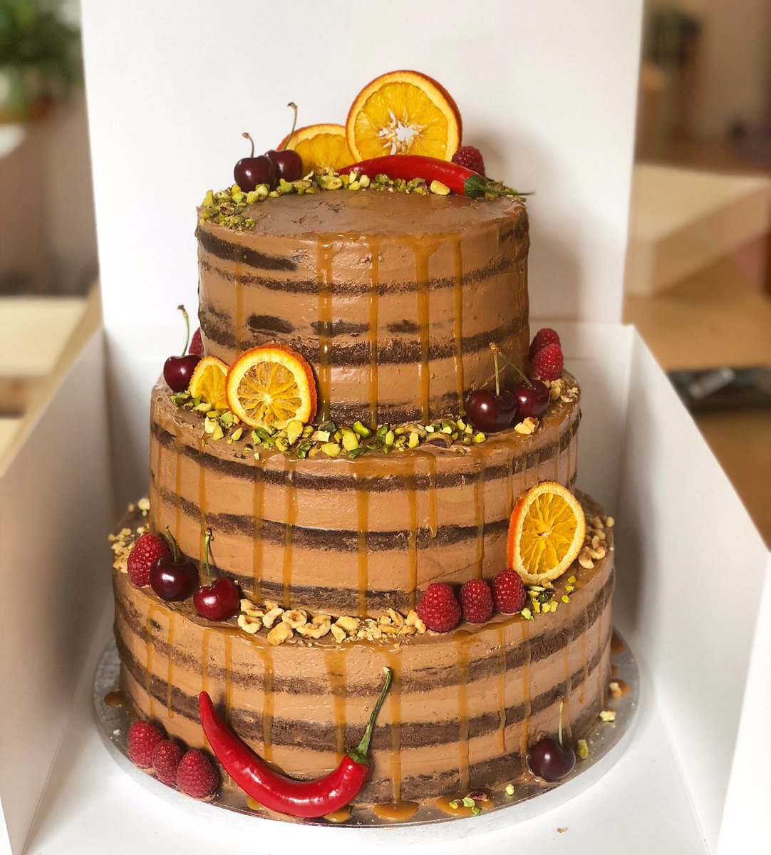 I had loads of fun decorating this big chocolate guy. More unconventional wedding cakes please! 🙋🏻