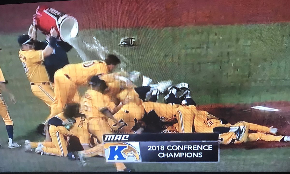 BuckeyeBucksBB's tweet photo. Outstanding performance tonight by @Eli_Kraus19 complete game shutout with 13 strikeouts in the MAC Championship! #GoFlashes #BuckPride https://t.co/xVwGvTZmxQ
